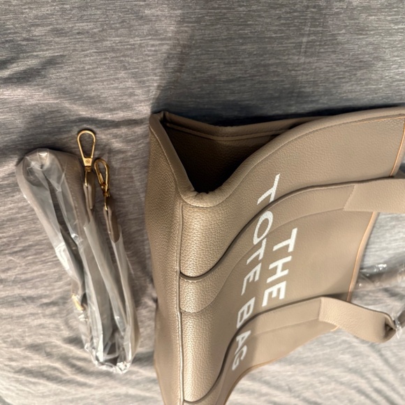 The Tote Bag - Picture 6 of 9